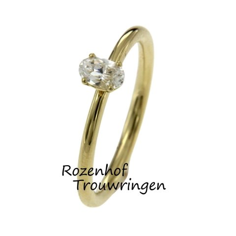 Smalle geelgouden trouw of verlovingsring met diamant (13207)