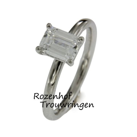 Luxe verlovingsring met sprankelende diamant (13241)