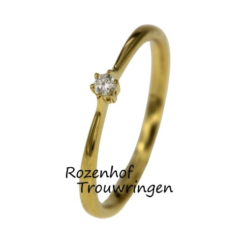 Smalle geelgouden trouwring met diamant (15349)