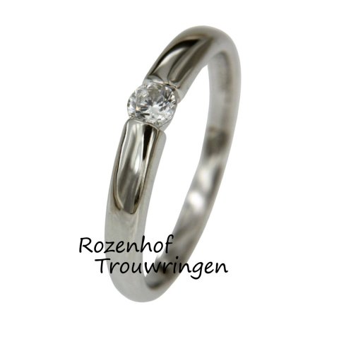 Witgouden bolvormige trouwring met diamant (15429)