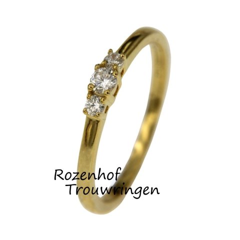 Smalle geelgouden verlovingsring met diamanten (15737)