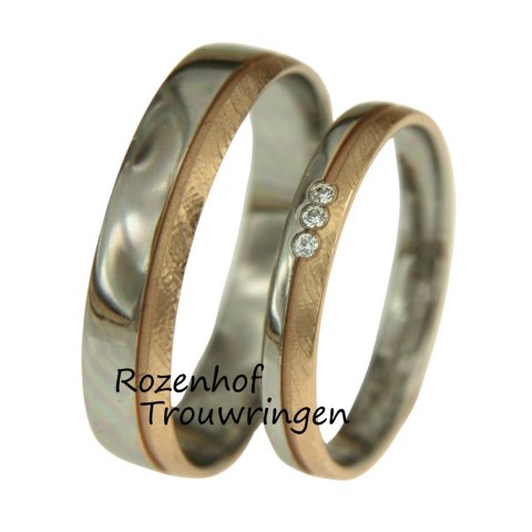 Moderne bicolor trouwringen set met mooie afwerking en diamanten op de damesring (15767-15768)