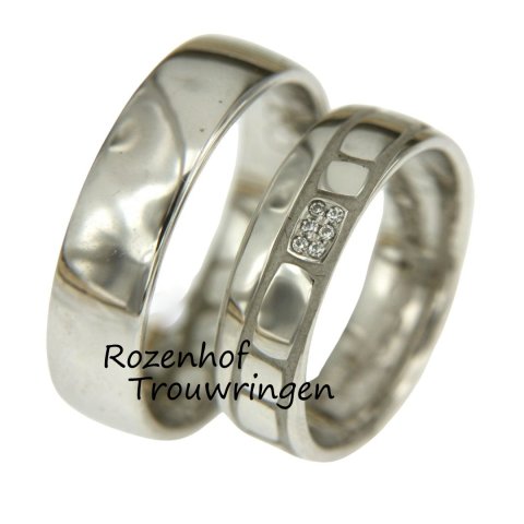 Stijlvolle witgouden trouwringen met uniek motief (15787)