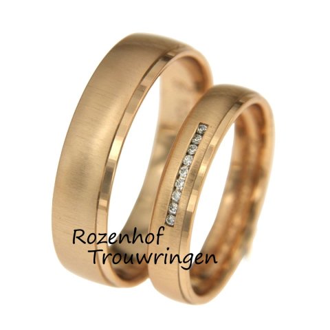Matte trouwringen set met gepolijste randen en diamanten (15805-15806)