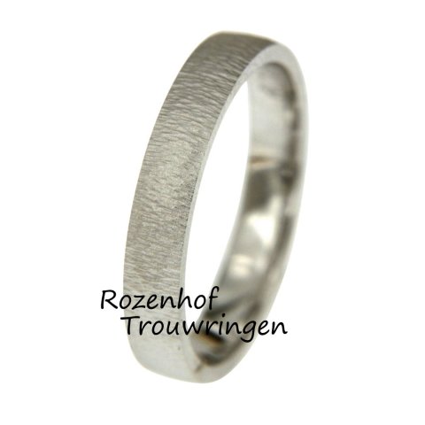 Stoere heren trouwring met mooie afwerking (15818)