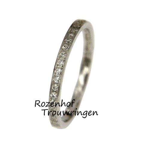 Smalle dames trouwring met diamanten (15835)