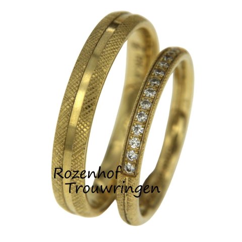 Mooie trouwringen set met unieke afwerking en diamanten (15849-15850)