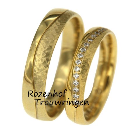 Geelgouden trouwringen set met elegant design en diamanten (15855-15856)