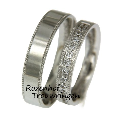 Witgouden trouwringen set met elegante parelranden en diamanten (15903-15904)