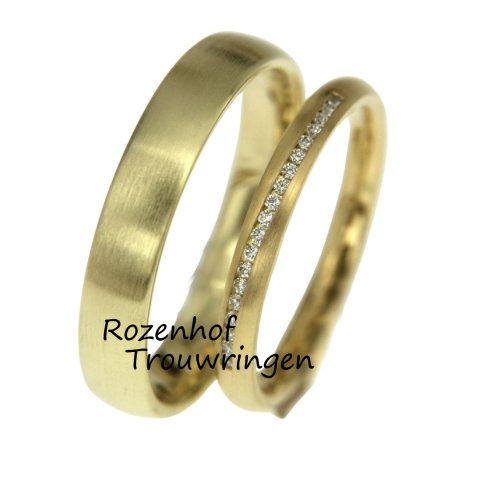 Moderne geelgouden trouwringen set met matte afwerking (15919-15920)