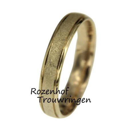 Champagnekleurige mannen trouwring met leuke afwerking en gepolijste zijkanten (15950)