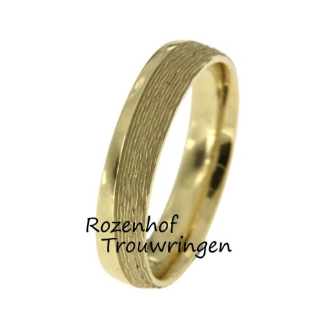 Stoere geelgouden herenring met boomschors afwerking (70274-2)