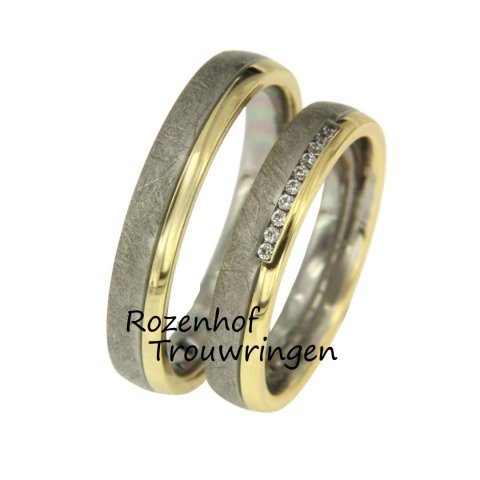 Leuke bicolor trouwringen set met ijsmat afwerking en diamanten (70707-70708)