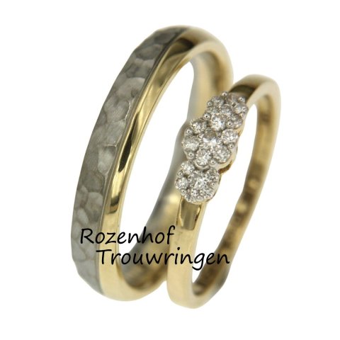 Matching trouwringen met bicolor herenring en smalle damesring met diamanten (90107-70034)