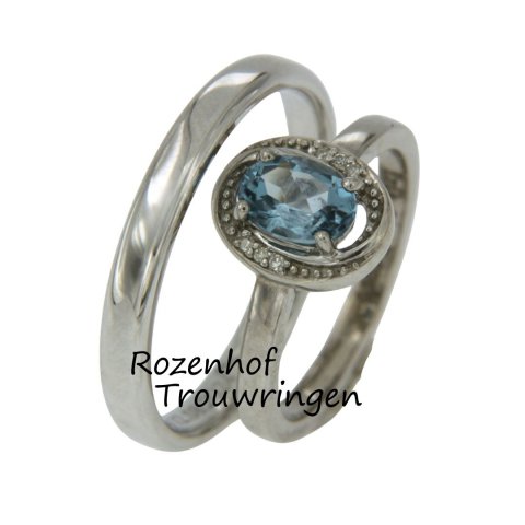 Supermooie trouwringen met smalle herenring en damesring met topaas en diamanten (90123-70122)