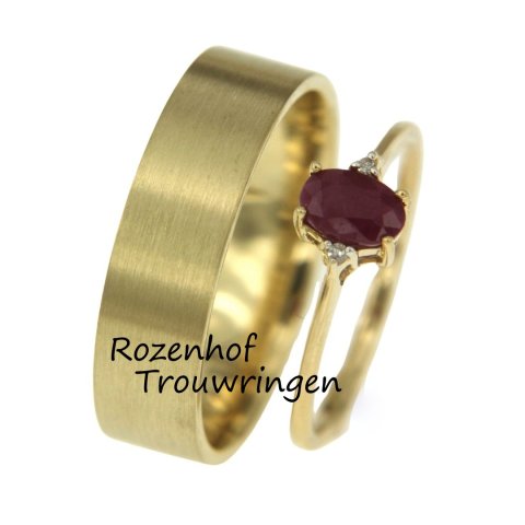 Romantische matching trouwringen met matte herenring en damesring met robijn en diamanten (90169-5702)