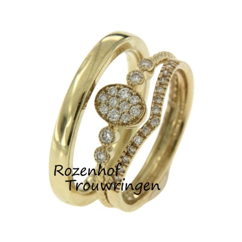 Mooie geelgouden trouwringen met klassieke herenring, unieke damesring met diamanten en dames V-ring met diamanten (90275-90815-7068)
