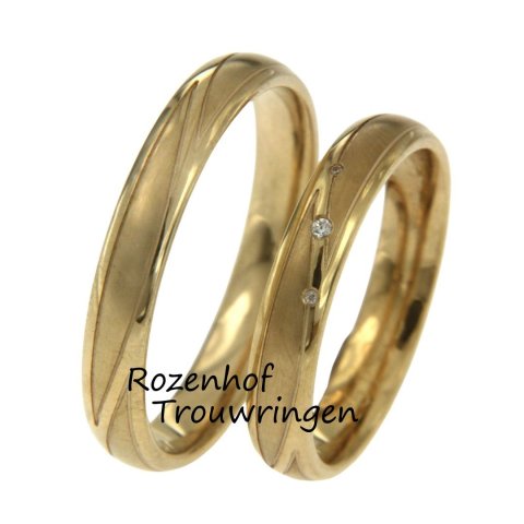 Moderne trouwringen set met golvende lijn en diamanten (90521-90522)