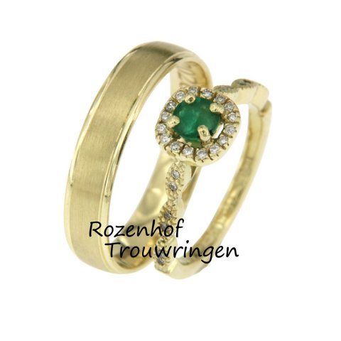 Prachtige trouwringen met smaragd en diamanten op de damesring (90685-70448)