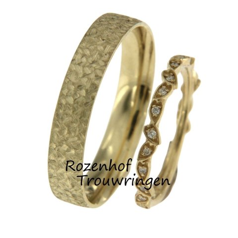 Matching trouwringen met unieke damesring en herenring met mooie afwerking (90809-13176)